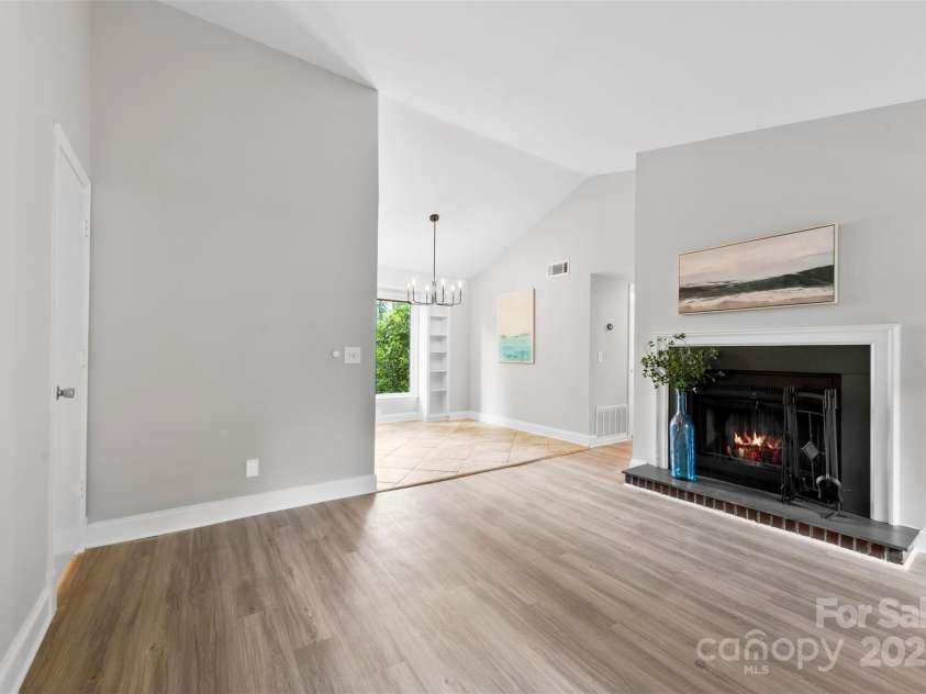 430 Queens Road, Charlotte, NC 28207.  MLS# CAR4259102, YatesRealty ID 1686. 