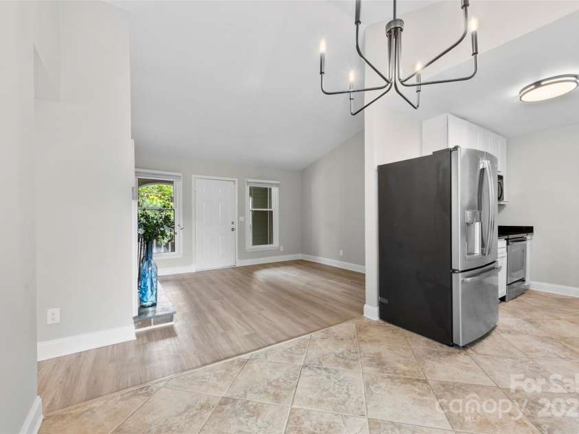 430 Queens Road, Charlotte, NC 28207.  MLS# CAR4259102, YatesRealty ID 1686. 
