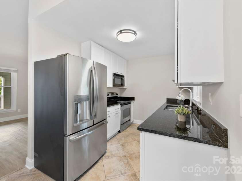 430 Queens Road, Charlotte, NC 28207.  MLS# CAR4259102, YatesRealty ID 1686. 
