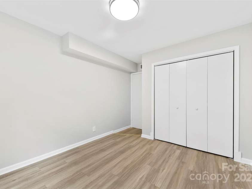 430 Queens Road, Charlotte, NC 28207.  MLS# CAR4259102, YatesRealty ID 1686. 