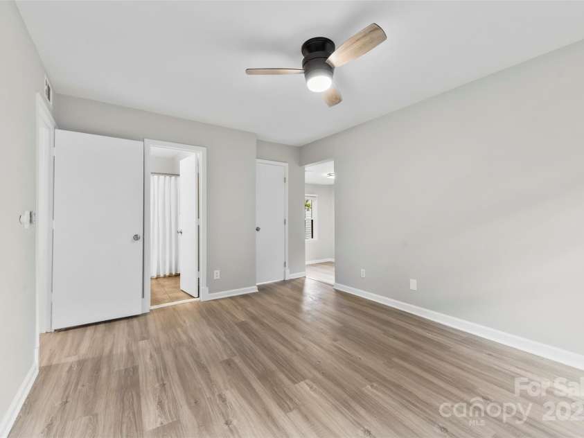430 Queens Road, Charlotte, NC 28207.  MLS# CAR4259102, YatesRealty ID 1686. 