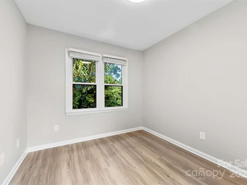 430 Queens Road, Charlotte, NC 28207.  MLS# CAR4259102, YatesRealty ID 1686. 