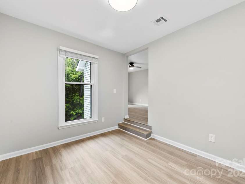 430 Queens Road, Charlotte, NC 28207.  MLS# CAR4259102, YatesRealty ID 1686. 