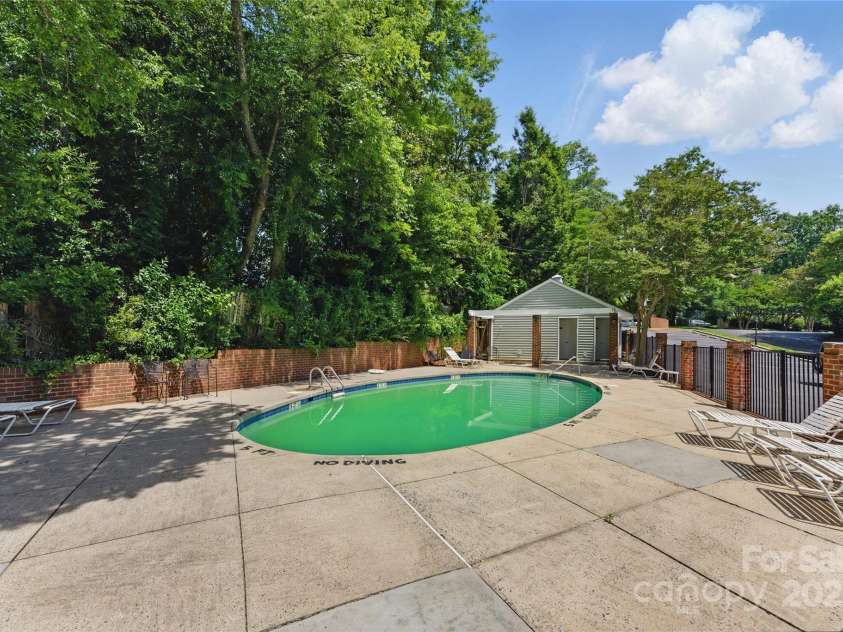430 Queens Road, Charlotte, NC 28207.  MLS# CAR4259102, YatesRealty ID 1686. 
