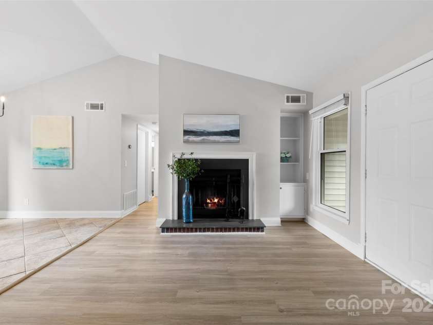 430 Queens Road, Charlotte, NC 28207.  MLS# CAR4259102, YatesRealty ID 1686. 
