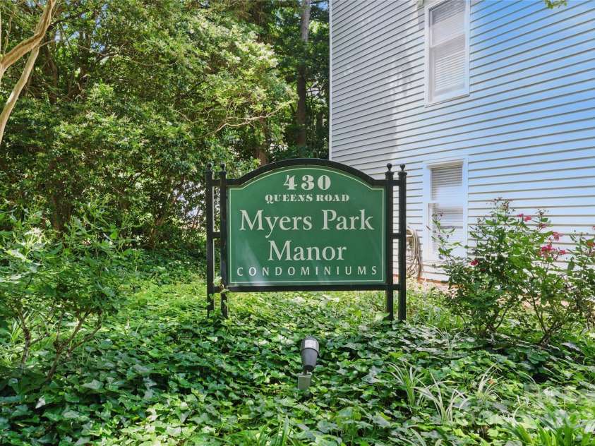 430 Queens Road, Charlotte, NC 28207.  MLS# CAR4259102, YatesRealty ID 1686. Penthouse level residence in the Myers Park Condo complex. Nestled within the prestigious Myers Park neighborhood & convenient access to light rail, hospitals, Uptown, shopping, fine dining & entertainment.