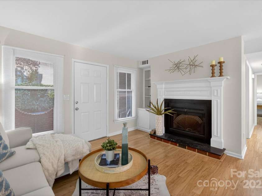 430 Queens Road, Charlotte, NC 28207.  MLS# CAR4303126, YatesRealty ID 1686. 