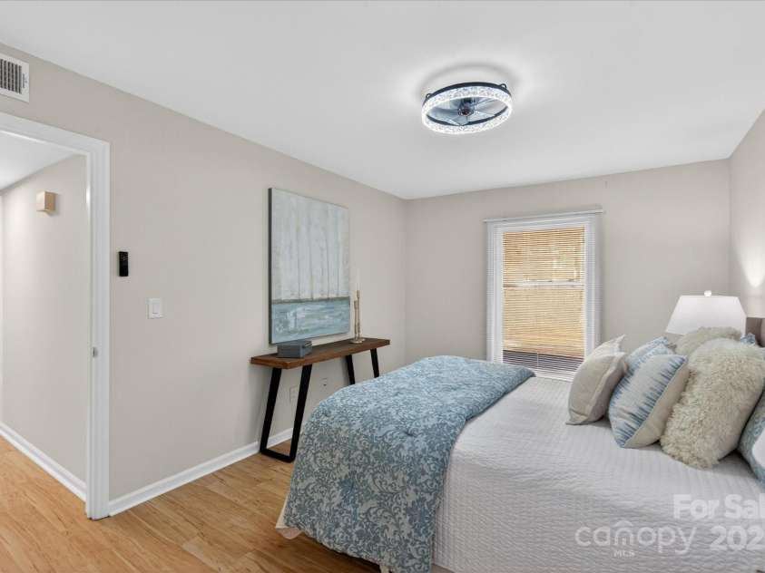 430 Queens Road, Charlotte, NC 28207.  MLS# CAR4303126, YatesRealty ID 1686. 