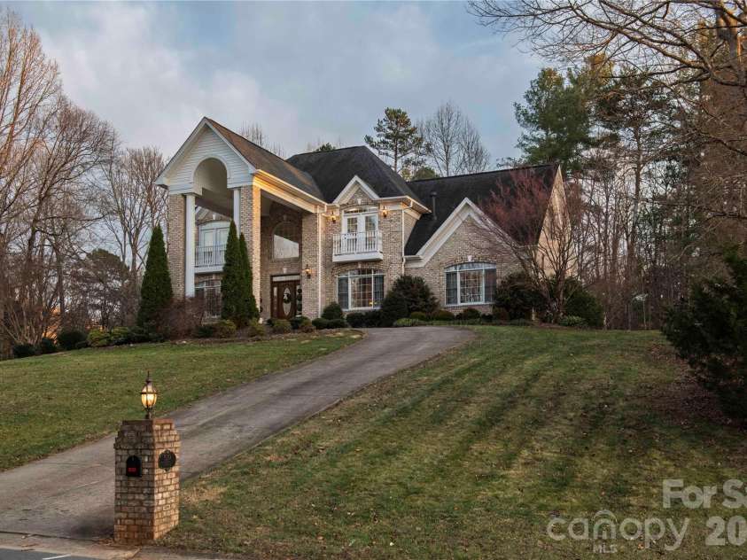 510 Stonecroft Court, Lenoir, NC 28645.  MLS# CAR4354682, YatesRealty ID 16860. 