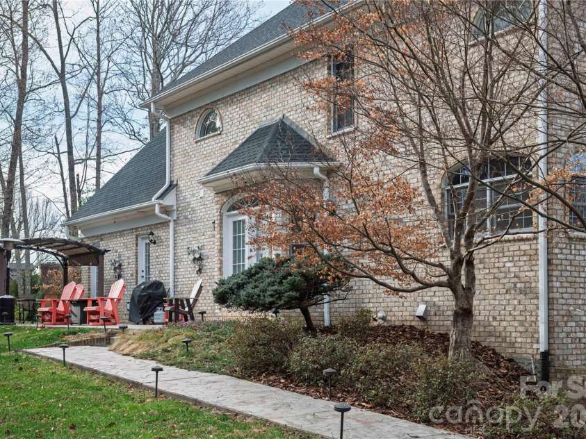 510 Stonecroft Court, Lenoir, NC 28645.  MLS# CAR4354682, YatesRealty ID 16860. 