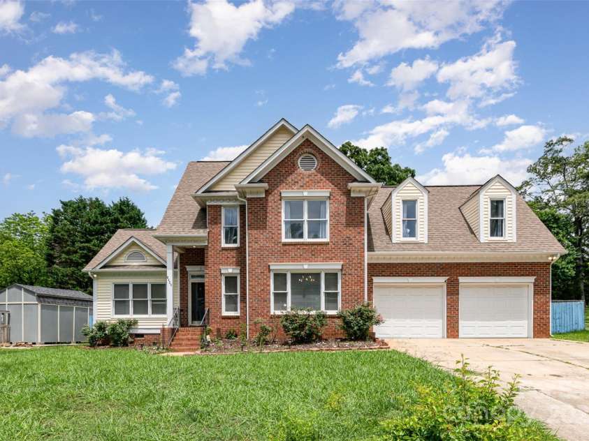 8429 Meadowcroft Court, Charlotte, NC 28215.  MLS# CAR4263498, YatesRealty ID 16860. 