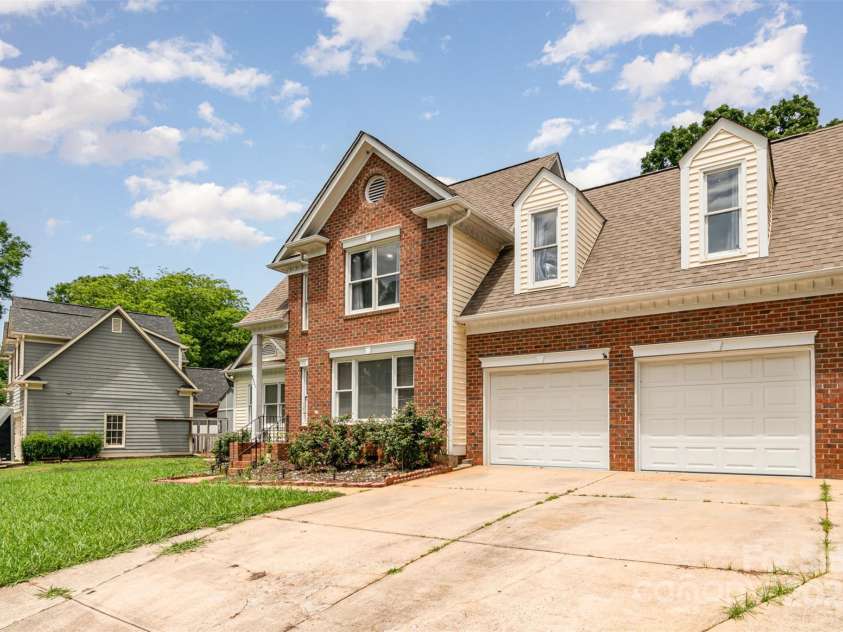 8429 Meadowcroft Court, Charlotte, NC 28215.  MLS# CAR4263498, YatesRealty ID 16860. 