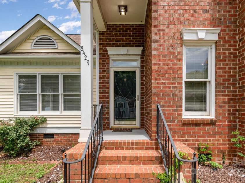 8429 Meadowcroft Court, Charlotte, NC 28215.  MLS# CAR4263498, YatesRealty ID 16860. 