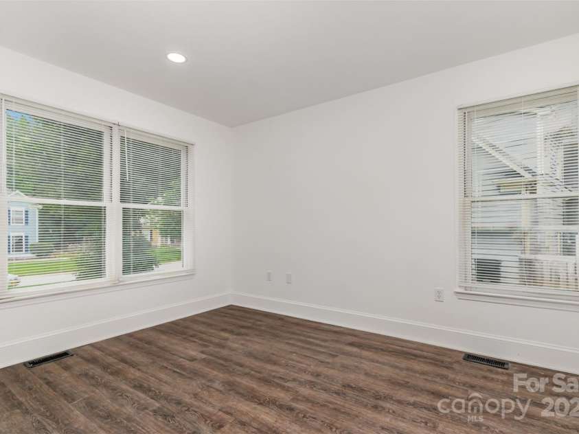 8429 Meadowcroft Court, Charlotte, NC 28215.  MLS# CAR4263498, YatesRealty ID 16860. 