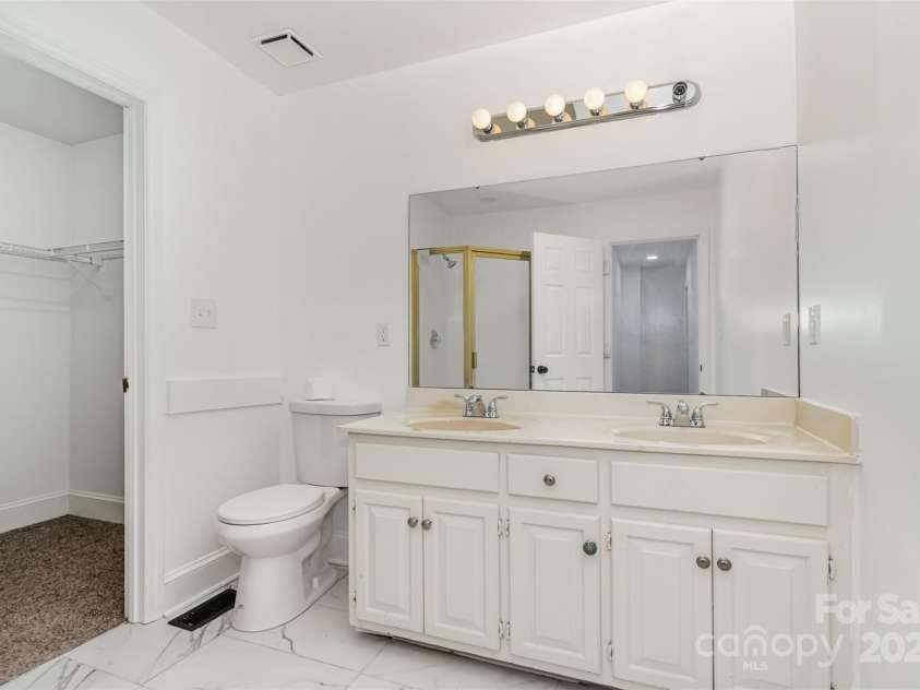 8429 Meadowcroft Court, Charlotte, NC 28215.  MLS# CAR4263498, YatesRealty ID 16860. 