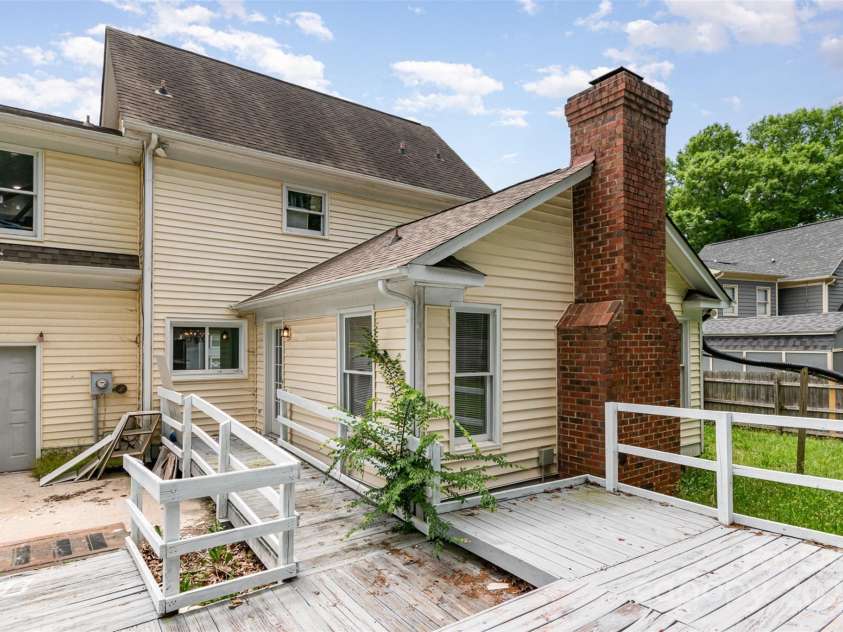 8429 Meadowcroft Court, Charlotte, NC 28215.  MLS# CAR4263498, YatesRealty ID 16860. 