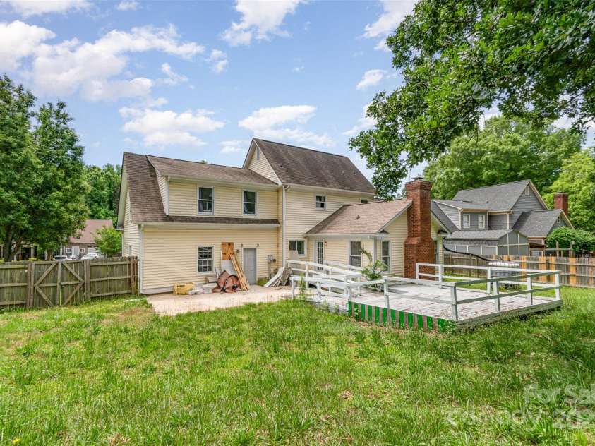 8429 Meadowcroft Court, Charlotte, NC 28215.  MLS# CAR4263498, YatesRealty ID 16860. 