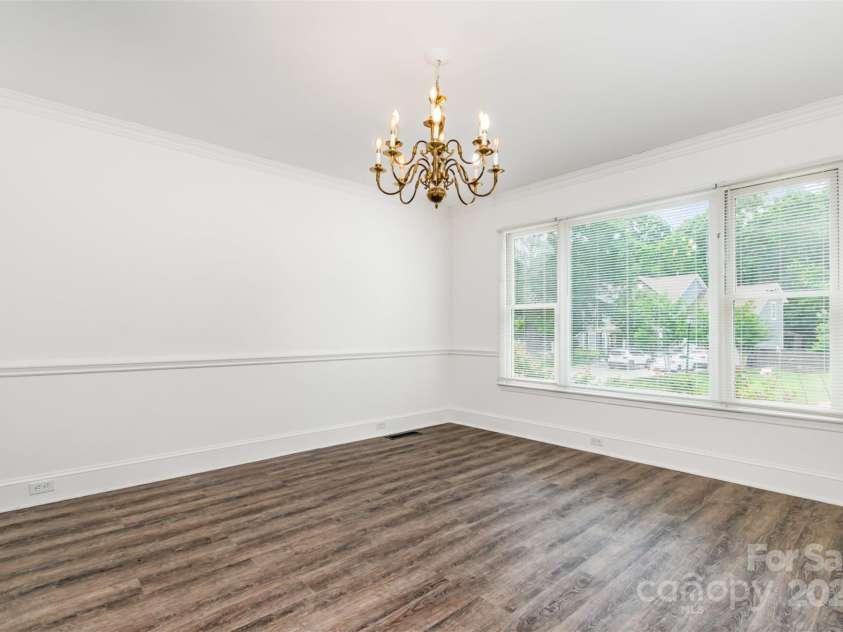 8429 Meadowcroft Court, Charlotte, NC 28215.  MLS# CAR4263498, YatesRealty ID 16860. Dining room