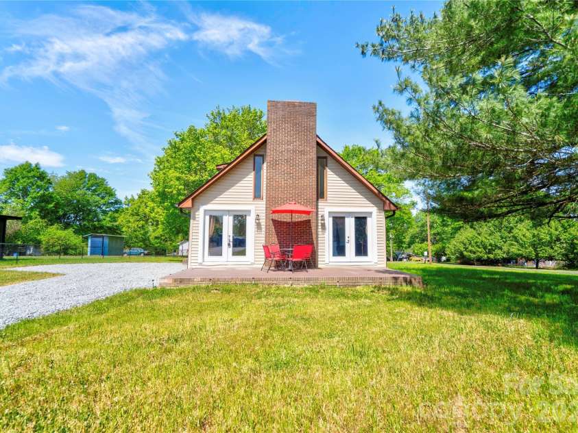 807 Orchard Street, Shelby, NC 28152.  MLS# CAR4370214, YatesRealty ID 16861. Front