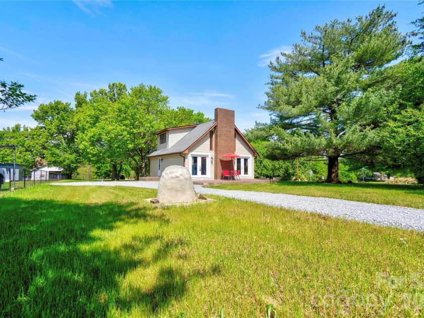 807 Orchard Street, Shelby, NC 28152.  MLS# CAR4370214, YatesRealty ID 16861. Front Right