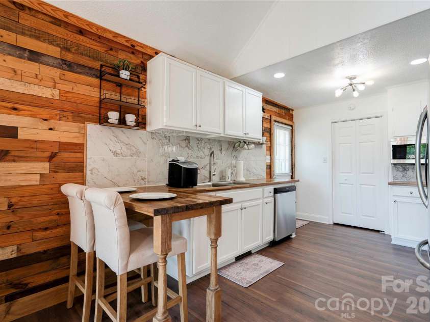 807 Orchard Street, Shelby, NC 28152.  MLS# CAR4370214, YatesRealty ID 16861. Kitchen