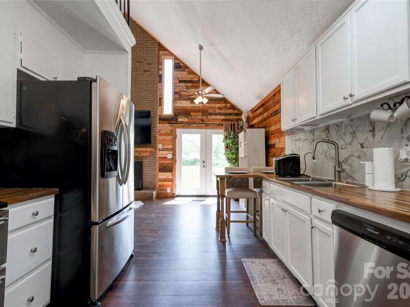 807 Orchard Street, Shelby, NC 28152.  MLS# CAR4370214, YatesRealty ID 16861. Kitchen/Dining