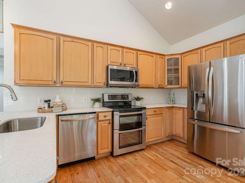 130 Hopedale Court, Mooresville, NC 28117.  MLS# CAR4245050, YatesRealty ID 16862. Modern stainless appliances and beautiful quartz countertops complete the kitchen