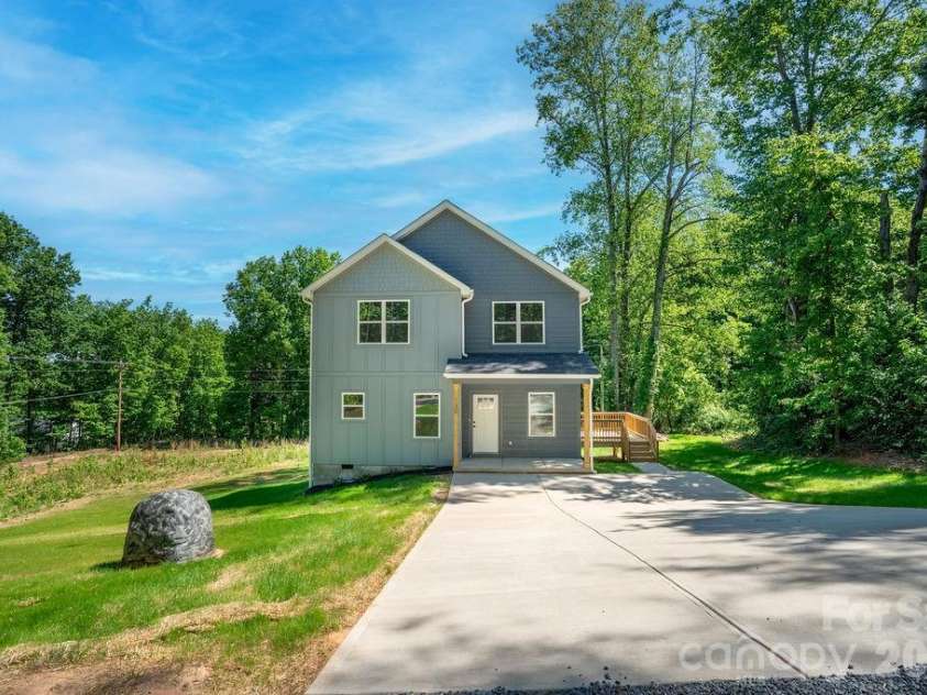 130 Sequoia Drive, Gastonia, NC 28052.  MLS# CAR4372703, YatesRealty ID 16864. 