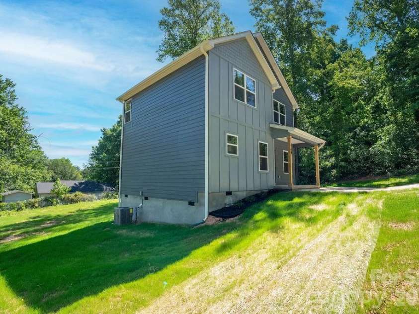 130 Sequoia Drive, Gastonia, NC 28052.  MLS# CAR4372703, YatesRealty ID 16864. 
