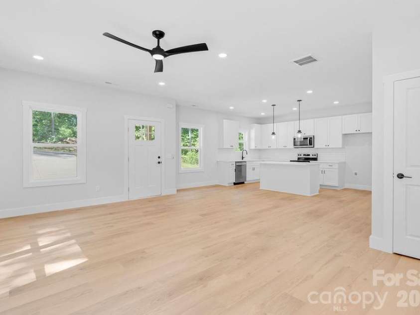 130 Sequoia Drive, Gastonia, NC 28052.  MLS# CAR4372703, YatesRealty ID 16864. 