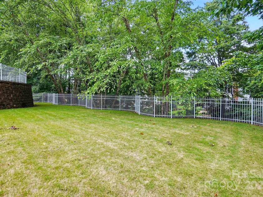 2725 Cotton Planter Lane, Charlotte, NC 28270.  MLS# CAR4259759, YatesRealty ID 16864. 