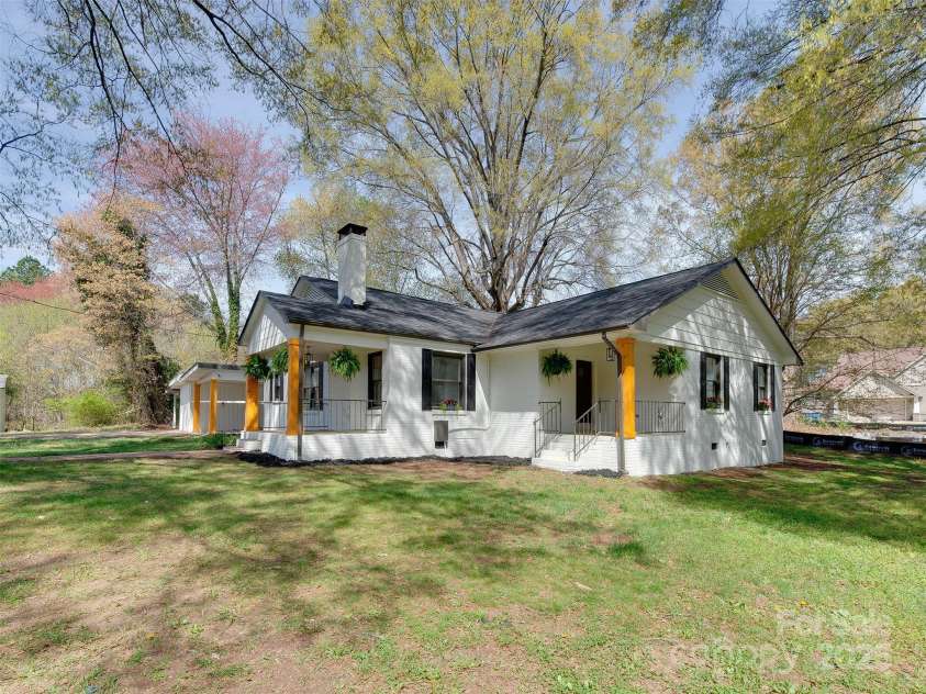 1209 Mount Ulla Highway, Mooresville, NC 28115.  MLS# CAR4242312, YatesRealty ID 16865. 