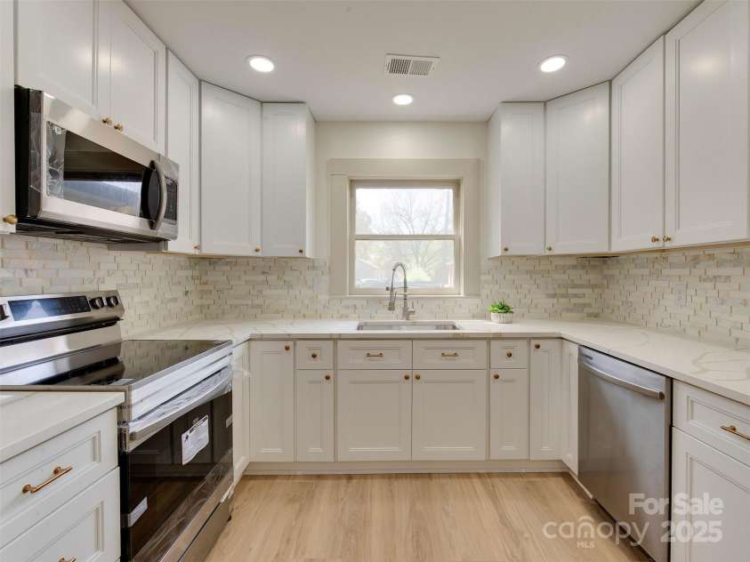 1209 Mount Ulla Highway, Mooresville, NC 28115.  MLS# CAR4242312, YatesRealty ID 16865. Kitchen