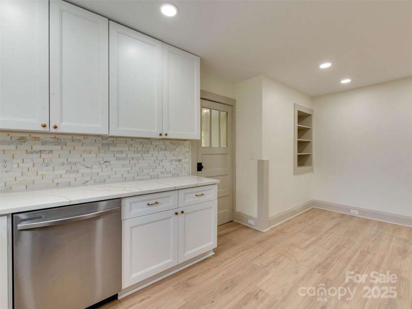 1209 Mount Ulla Highway, Mooresville, NC 28115.  MLS# CAR4242312, YatesRealty ID 16865. Kitchen into the Breakfast Nook