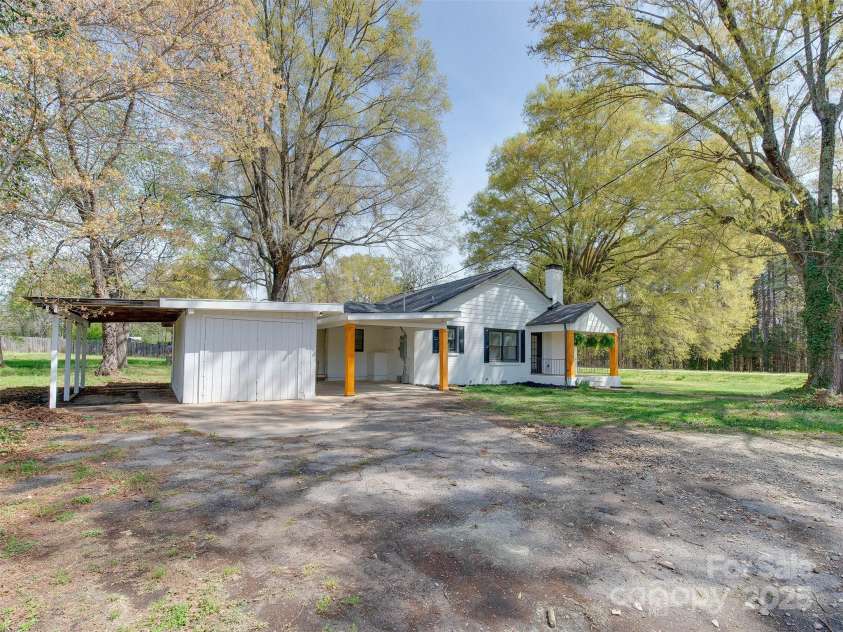 1209 Mount Ulla Highway, Mooresville, NC 28115.  MLS# CAR4242312, YatesRealty ID 16865. Workshop