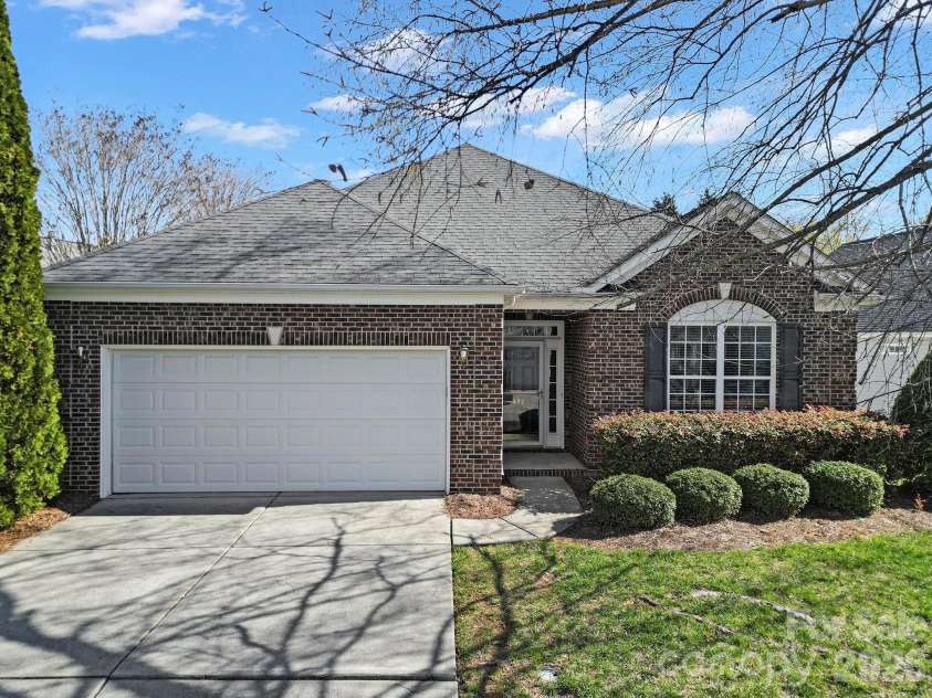 901 Platinum Drive, Fort Mill, SC 29708.  MLS# CAR4359752, YatesRealty ID 16866. 
