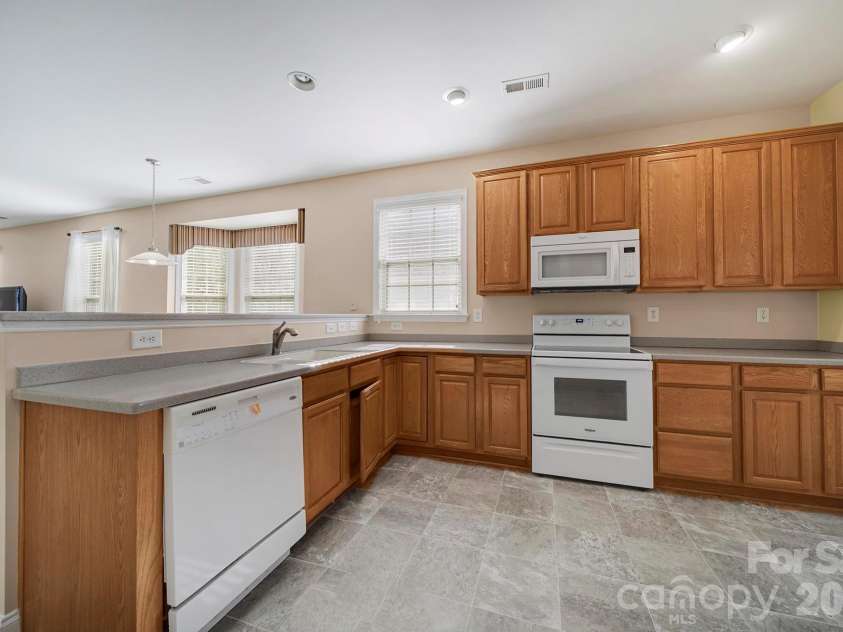 901 Platinum Drive, Fort Mill, SC 29708.  MLS# CAR4359752, YatesRealty ID 16866. 