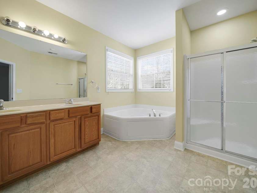 901 Platinum Drive, Fort Mill, SC 29708.  MLS# CAR4359752, YatesRealty ID 16866. 
