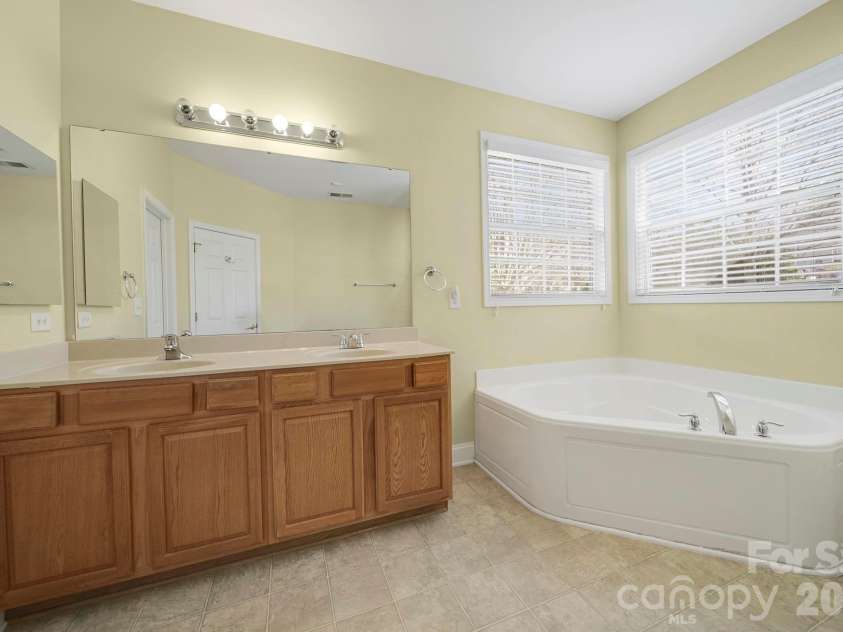 901 Platinum Drive, Fort Mill, SC 29708.  MLS# CAR4359752, YatesRealty ID 16866. 