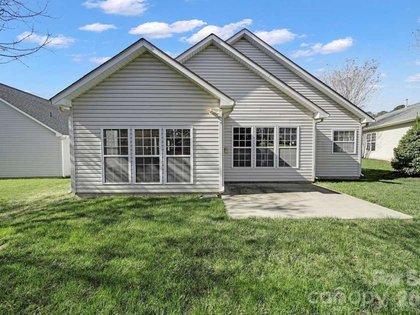 901 Platinum Drive, Fort Mill, SC 29708.  MLS# CAR4359752, YatesRealty ID 16866. 