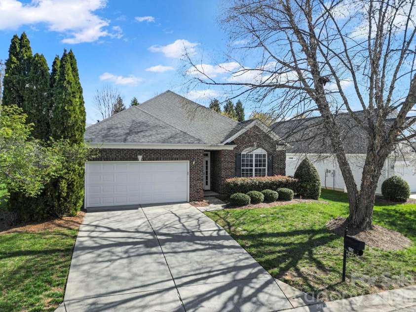 901 Platinum Drive, Fort Mill, SC 29708.  MLS# CAR4359752, YatesRealty ID 16866. 