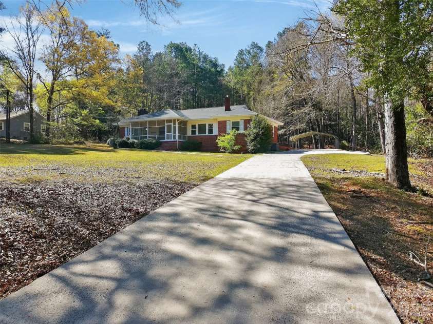 46 Pinecrest Avenue, Great Falls, SC 29055.  MLS# CAR4354647, YatesRealty ID 16867. 