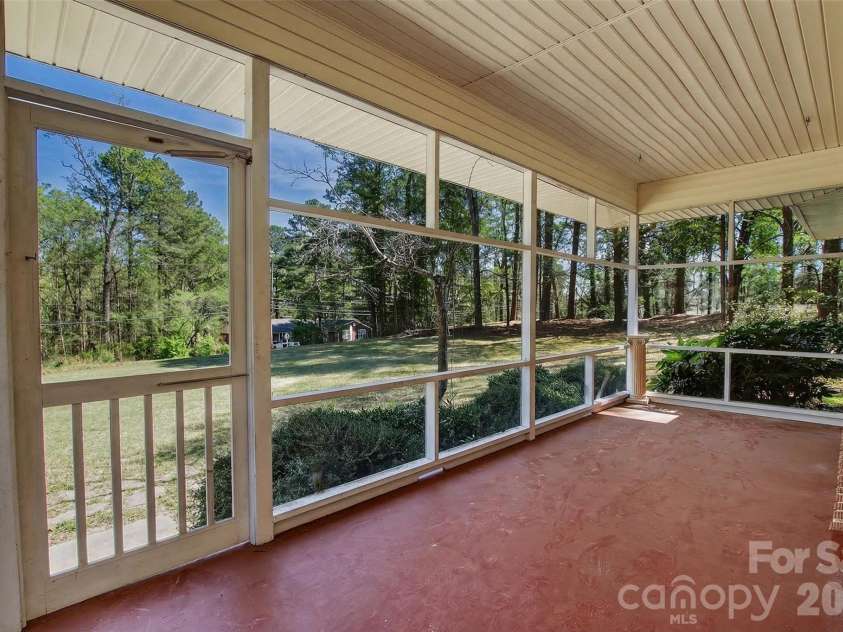 46 Pinecrest Avenue, Great Falls, SC 29055.  MLS# CAR4354647, YatesRealty ID 16867. 
