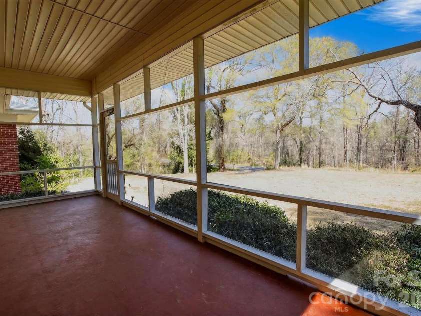 46 Pinecrest Avenue, Great Falls, SC 29055.  MLS# CAR4354647, YatesRealty ID 16867. 