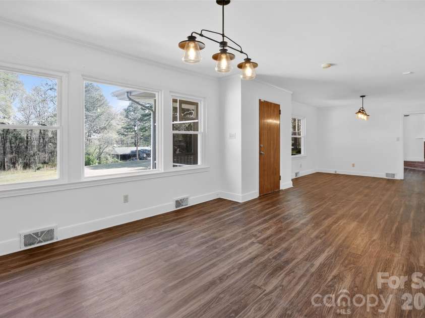 46 Pinecrest Avenue, Great Falls, SC 29055.  MLS# CAR4354647, YatesRealty ID 16867. 