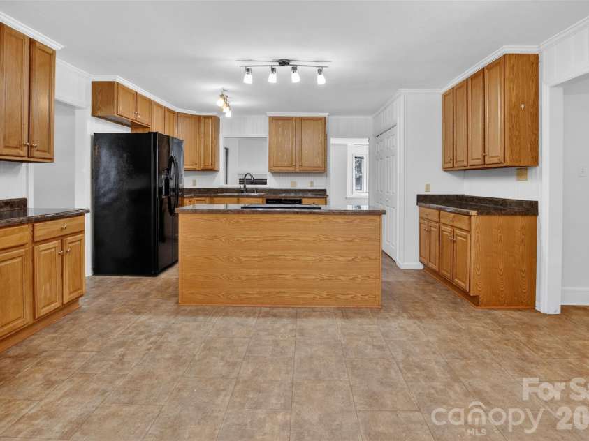 46 Pinecrest Avenue, Great Falls, SC 29055.  MLS# CAR4354647, YatesRealty ID 16867. 