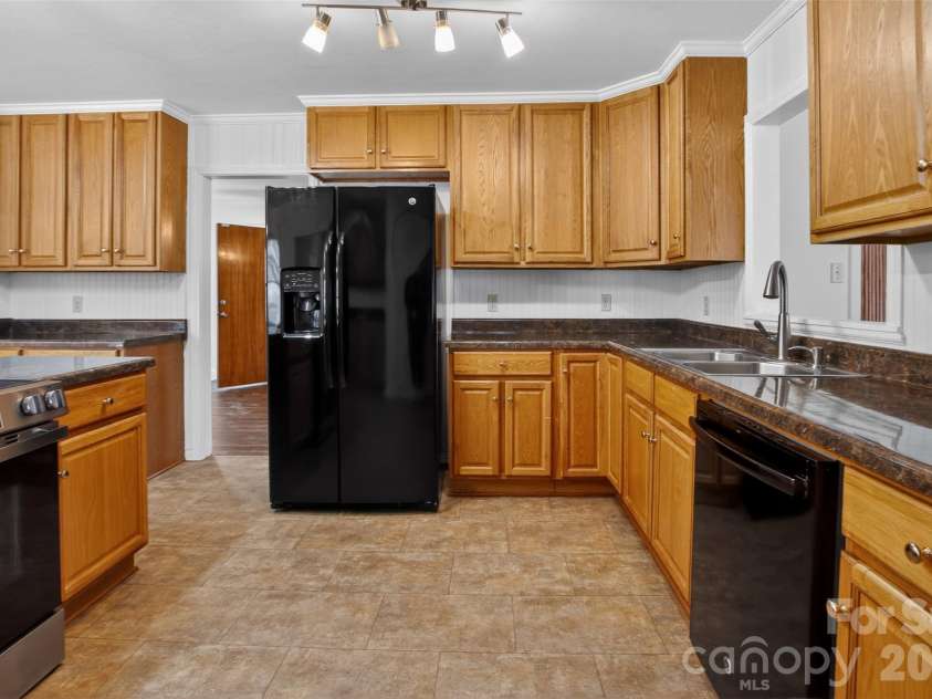 46 Pinecrest Avenue, Great Falls, SC 29055.  MLS# CAR4354647, YatesRealty ID 16867. 