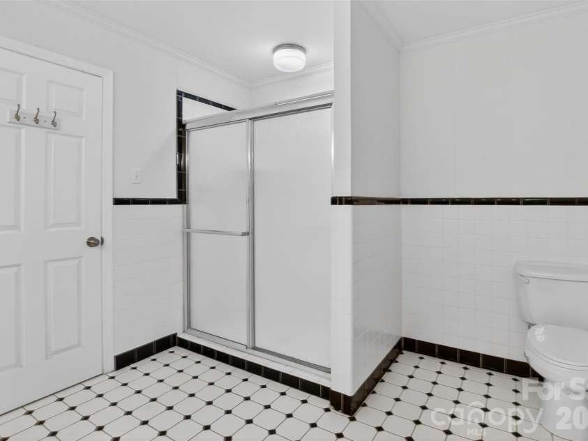 46 Pinecrest Avenue, Great Falls, SC 29055.  MLS# CAR4354647, YatesRealty ID 16867. 