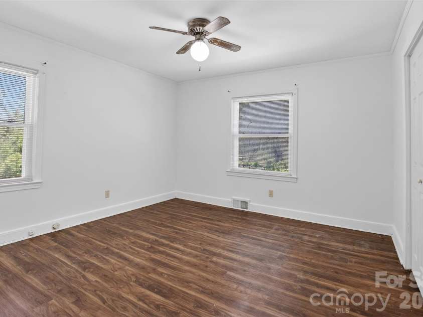46 Pinecrest Avenue, Great Falls, SC 29055.  MLS# CAR4354647, YatesRealty ID 16867. 