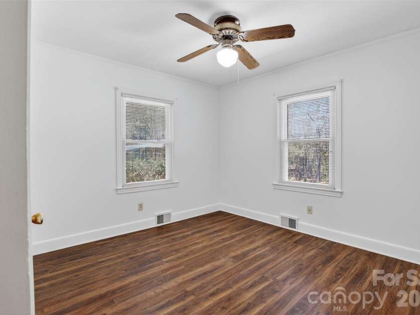 46 Pinecrest Avenue, Great Falls, SC 29055.  MLS# CAR4354647, YatesRealty ID 16867. 